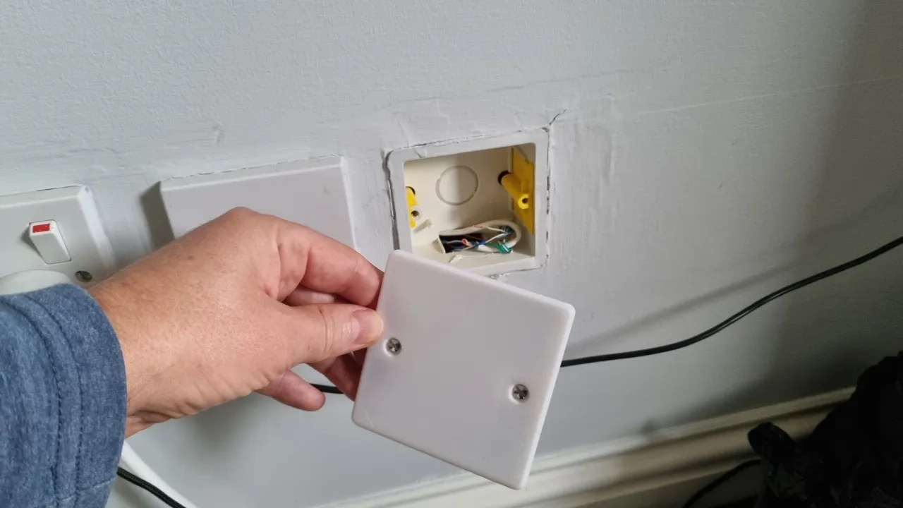 1 Gang Blank Cover Plate for UK Wall Box By Lynton Jennings 